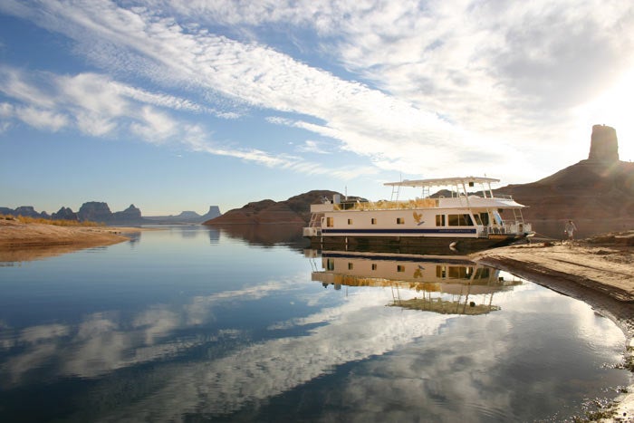 ForeverHouseboat_beach_courtesy_700 Houseboat on Lake Powell