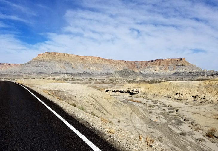 UT-Hwy24-6_Gloria_800 Utah Highway 24 from Hanksville to Capitol Reef National Park
