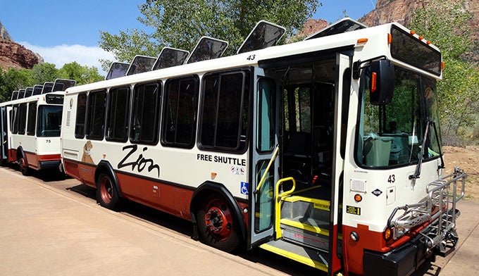 UT-Springdale-Visitor-Center-Zion-Shuttle_FlickrFabioAchilli_680 The shuttle Zion National Park at the Springdale Visitor Center