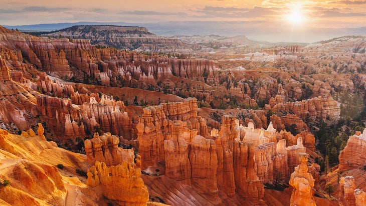 Sunrise at Sunset Point in Bryce Canyon National Park